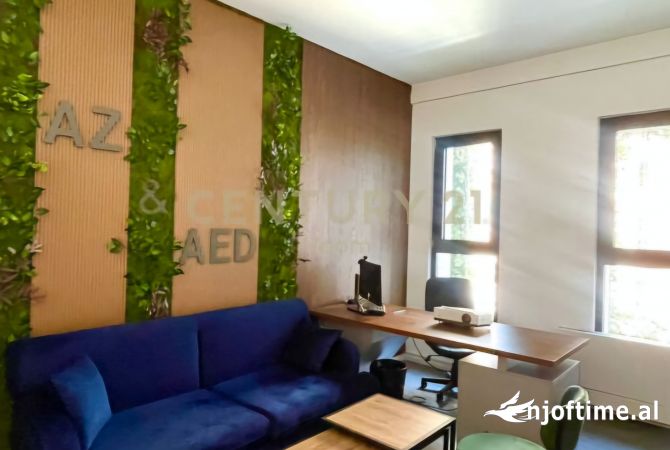 Ambiente Commerciale in Affitto 3+1 a Tirana - 1,000 Euro