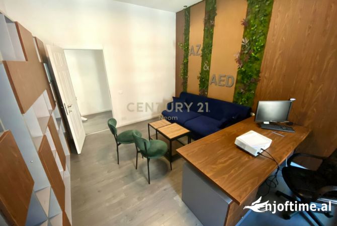 Ambiente Commerciale in Affitto 3+1 a Tirana - 1,000 Euro