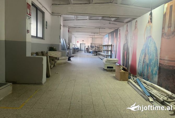 Ambient Komercial për Qira tek Ali Demi, 7,000 €/ muaj – 1,000 m²