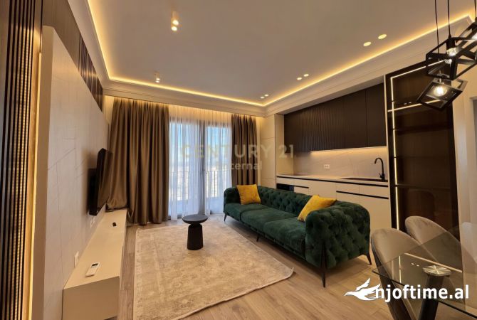 APARTAMENT LUKSOZ ME QIRA NË GARDEN BUILDING