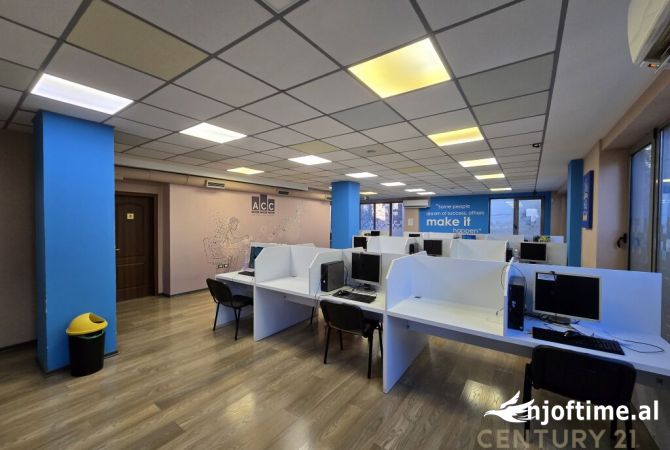 Ambient zyrash per qira – Hyrja e Rruges se Dibres, Tirane