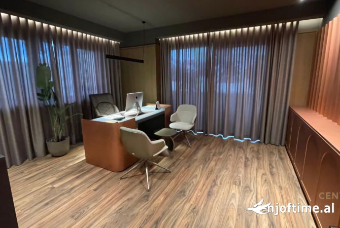 Ambiente Commerciale in Vendita 3+1 a Tirana - 530,000 Euro