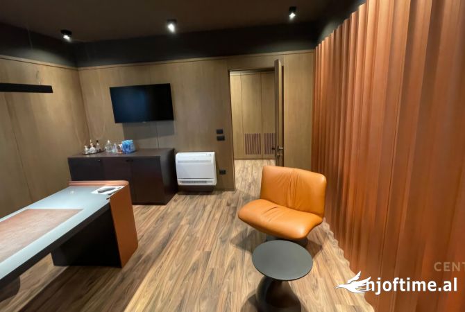 Shitet zyre luksoze te Rezidenca Lion Park. Luxury office for sale at Lion Park Residence.