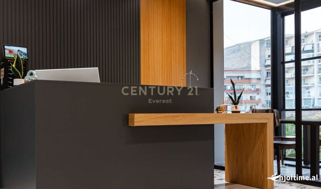 SARANDE, SHESIM HOTEL NE QENDER