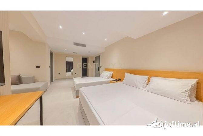 Ambiente Commerciale in Vendita 5+1 a Santa Quaranta - 2,500,000 Euro