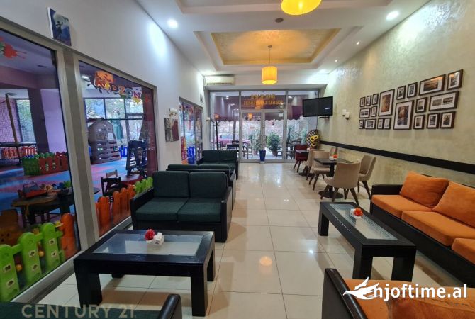 OFROJE PER SHITJE AMBIENT KOMERCIAL 225M-KINOSTUDIO!