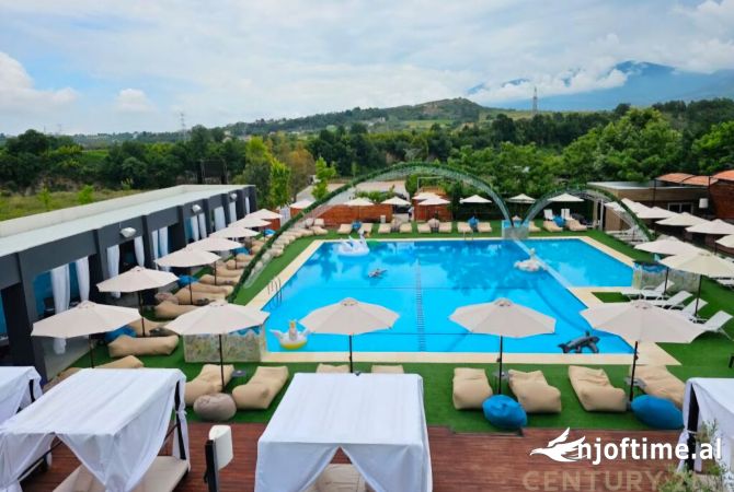 Ambiente Commerciale in Vendita 5+1 a Tirana - 1,400,000 Euro