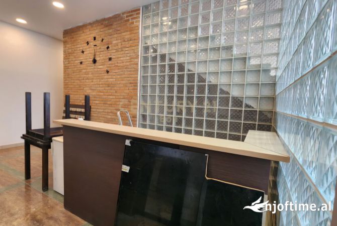 Ambiente Commerciale in Vendita 5+1 a Durazzo - 1,134,000 Euro