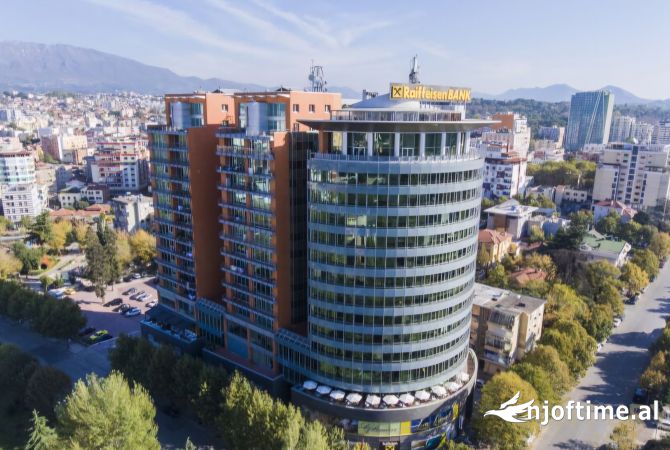 Ambiente Commerciale in Affitto 3+1 a Tirana - 13,160 Euro