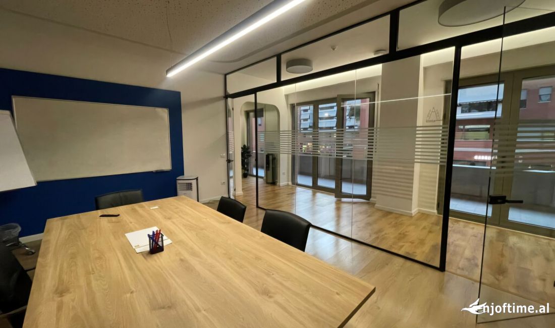 JEPET ME QIRA AMBIENT ZYRE TEK KOMPLEKSI "DELIJORGJI"! OFFICE SPACE FOR RENT AT "DELIJORGJI" COMPLEX