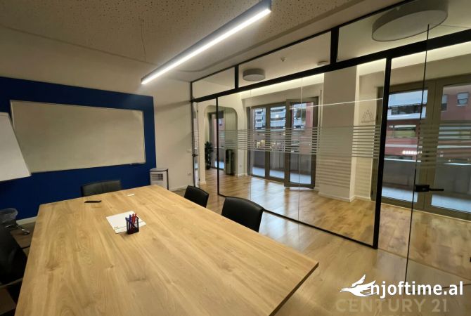 Ambiente Commerciale in Affitto 3+1 a Tirana - 3,500 Euro