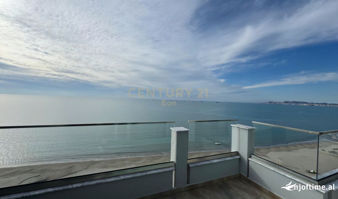 Shtepi ne shitje Penthose(kati i fundit panoramik) ne Durres, 2+1, Mobilimi E mobiluar, Pagesa 400,000  Euro.
