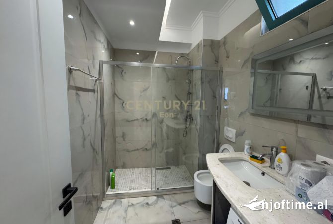 Shtepi ne shitje Penthose(kati i fundit panoramik) ne Durres, 2+1, Mobilimi E mobiluar, Pagesa 400,000  Euro.