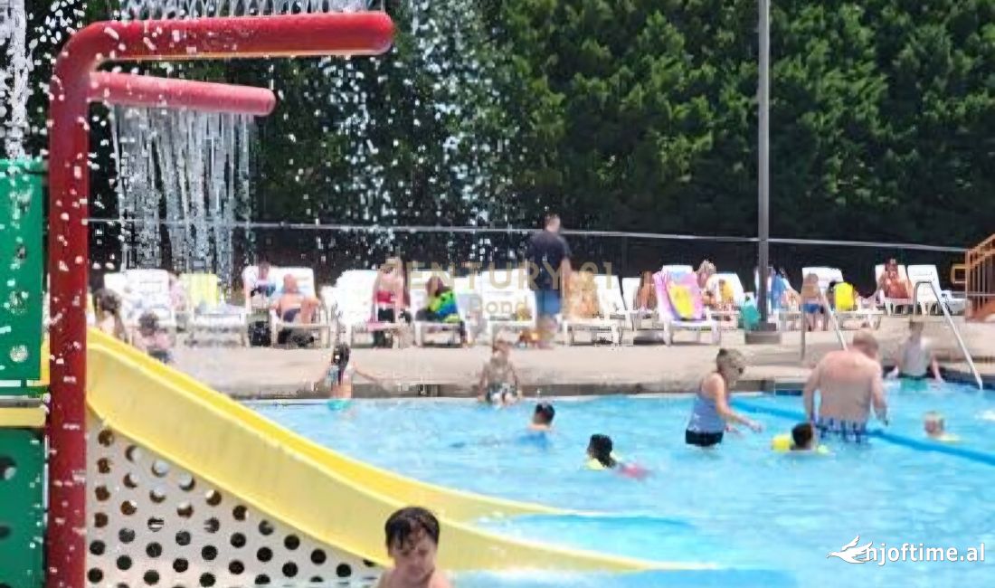 Resort me Pishine per Shitje – Mundesi Unike Investimi ne Dajt | Resort with Pool for Sale – Unique 