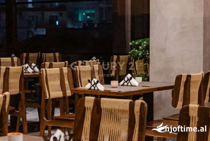 HOTEL PËR SHITJE NË QENDËR TË SARANDËS | HOTEL FOR SALE IN THE CENTER OF SARANDA