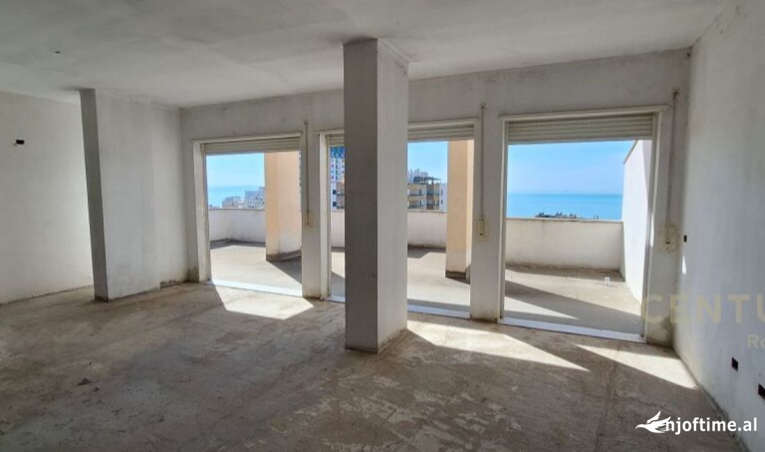 Shtepi ne shitje Penthose(kati i fundit panoramik) ne Durres, 3+1, Mobilimi Bosh, pa mobiluar, Pagesa 175,050  Euro.