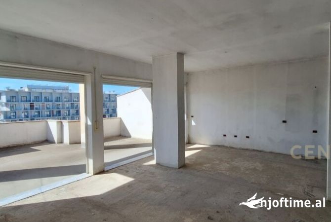 Shtepi ne shitje Penthose(kati i fundit panoramik) ne Durres, 3+1, Mobilimi Bosh, pa mobiluar, Pagesa 175,050  Euro.