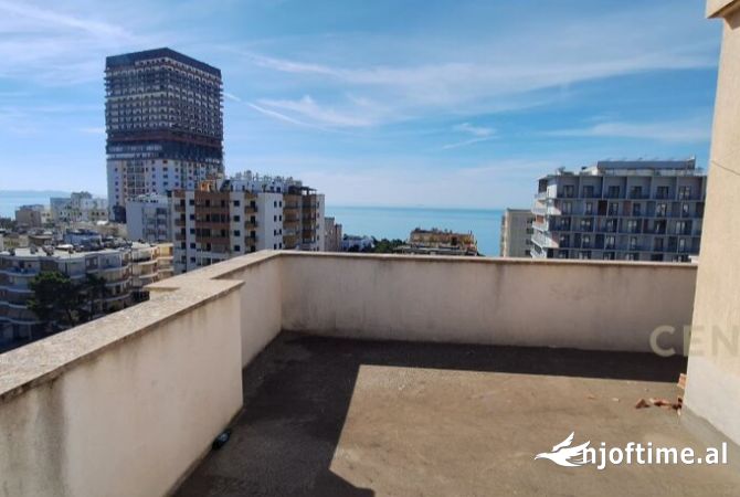 Shtepi ne shitje Penthose(kati i fundit panoramik) ne Durres, 3+1, Mobilimi Bosh, pa mobiluar, Pagesa 175,050  Euro.