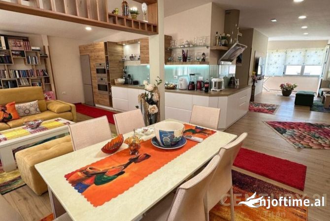 Shtepi ne shitje Penthose(kati i fundit panoramik) ne Lezhe, 3+1, Mobilimi E mobiluar, Pagesa 266,000  Euro.