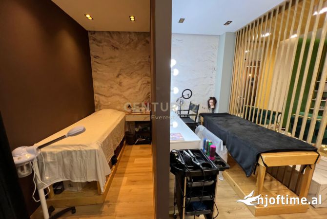 Ambiente Commerciale in Vendita 3+1 a Tirana - 15,000 Euro