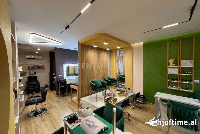 Ambiente Commerciale in Vendita 3+1 a Tirana - 15,000 Euro