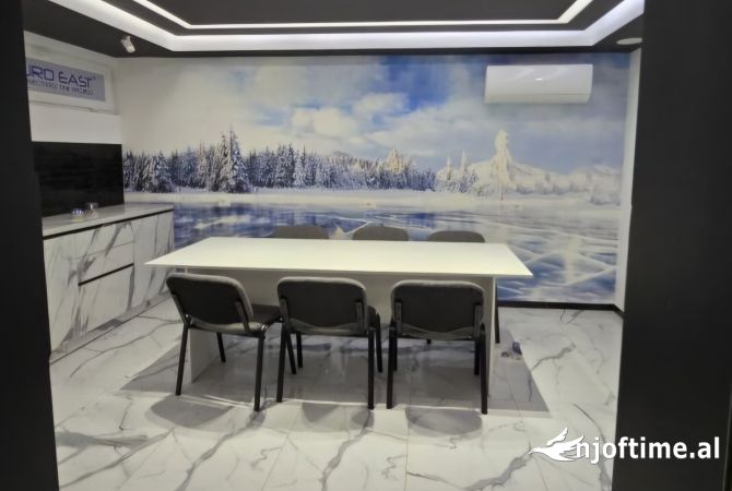 Ambiente Commerciale in Affitto 1+1 a Tirana - 950 Euro