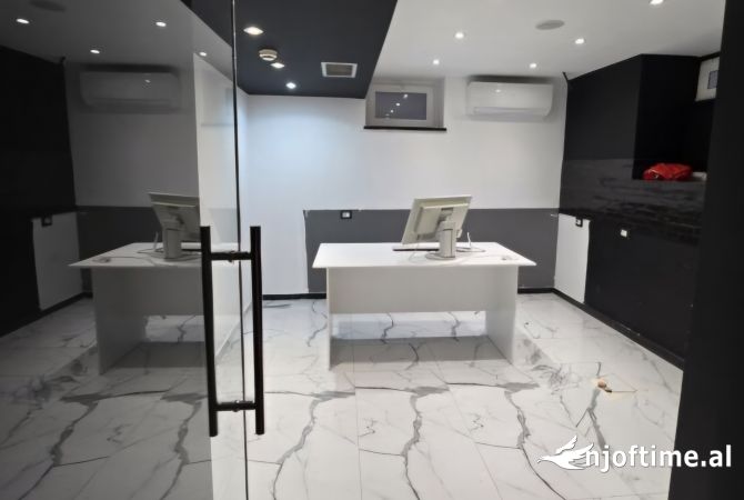 Ambiente Commerciale in Affitto 1+1 a Tirana - 950 Euro