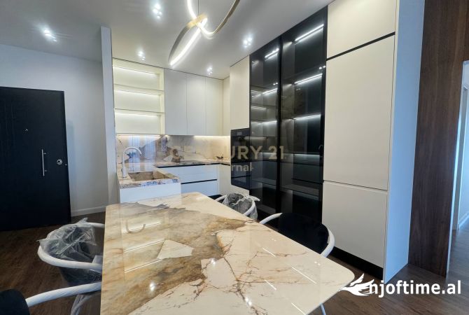 Appartamento in affitto a Tirana 3+1, Arredato