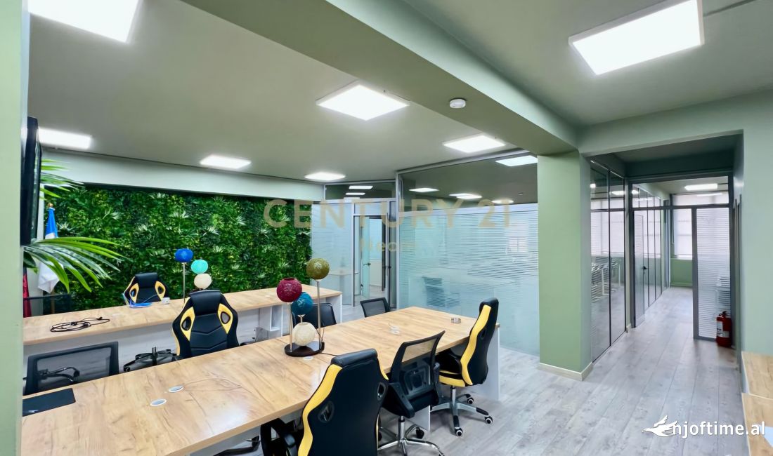 🏙️ AMBIENT MODERN ZYRASH ME QIRA – 300 M2 NE ZONEN E BLLOKUT! | 🏙️ MODERN OFFICE SPACE FOR RENT!!!