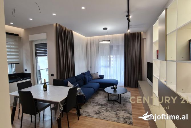 Appartamento in affitto a Tirana 2+1, Arredato