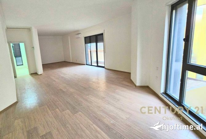 ✨ Jepet me qira ambient komercial open space prane qendres – Rruga Barrikadave !!!