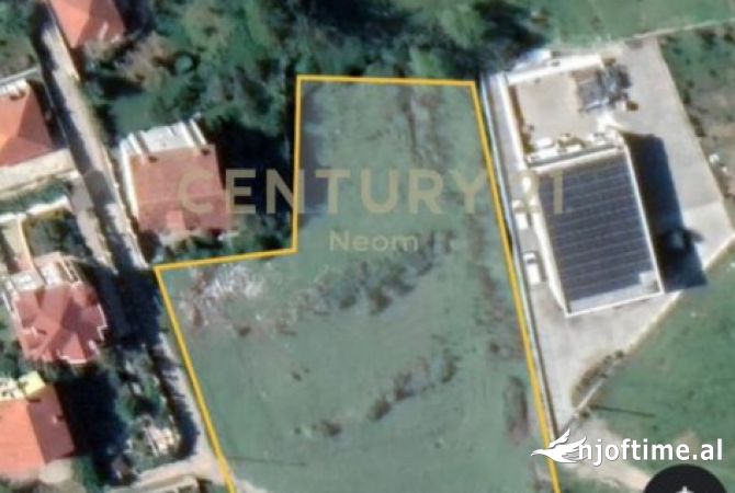 Truall ose Toke ne Tirane - 718,000 Euro