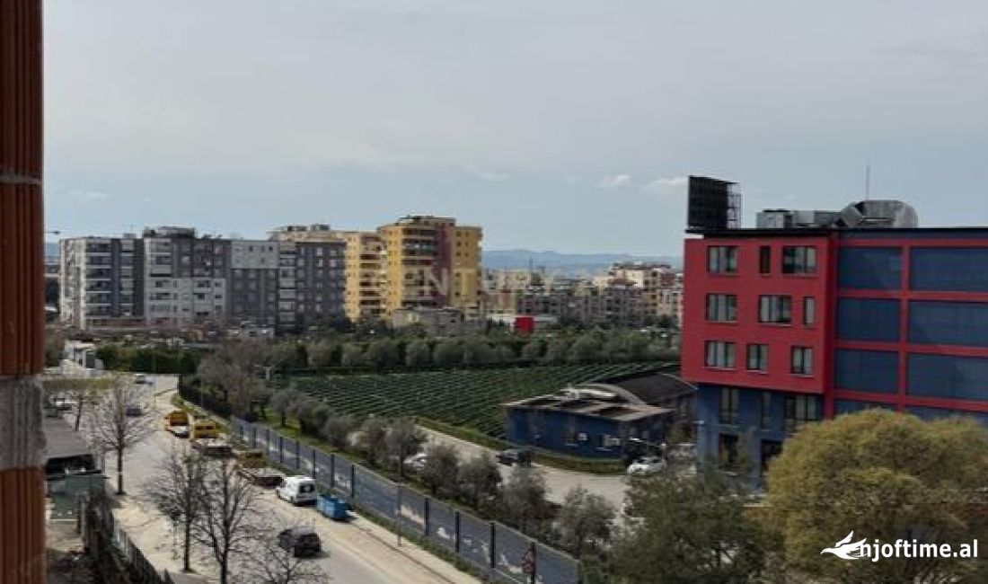 Shtepi ne shitje Apartament ne Tirane, 3+1, Mobilimi Bosh, pa mobiluar, Pagesa 240,000  Euro.