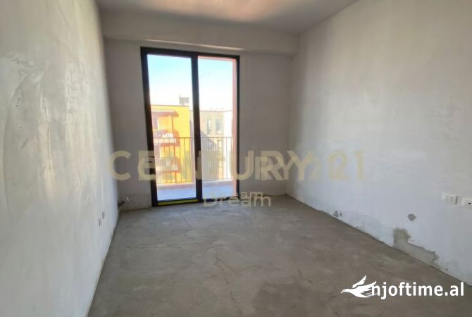 Shtepi ne shitje Apartament ne Tirane, 3+1, Mobilimi Bosh, pa mobiluar, Pagesa 240,000  Euro.