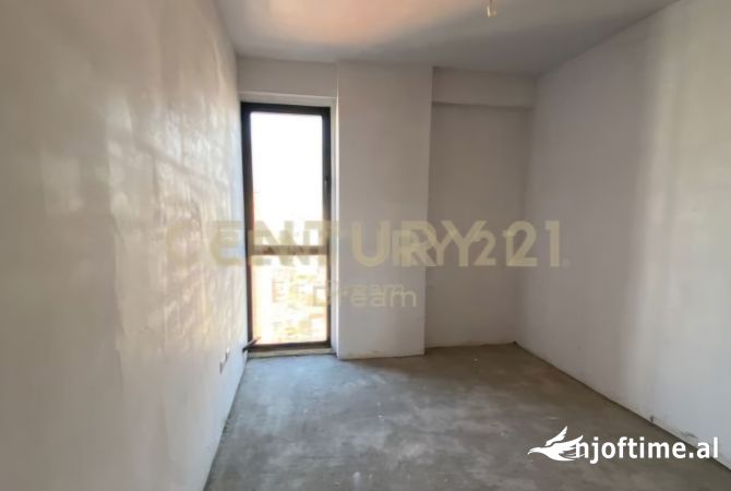 Shtepi ne shitje Apartament ne Tirane, 3+1, Mobilimi Bosh, pa mobiluar, Pagesa 240,000  Euro.