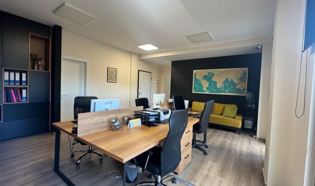 Shitet ambient per zyra tek rruga e Kavajes!