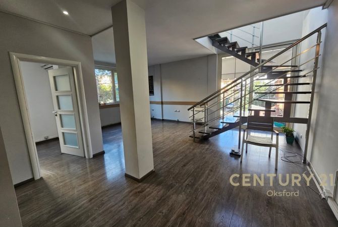 JEPET ME QIRA PER ZYRA DY KATE TE NJE GODINE TEK 21 DHJETORI !