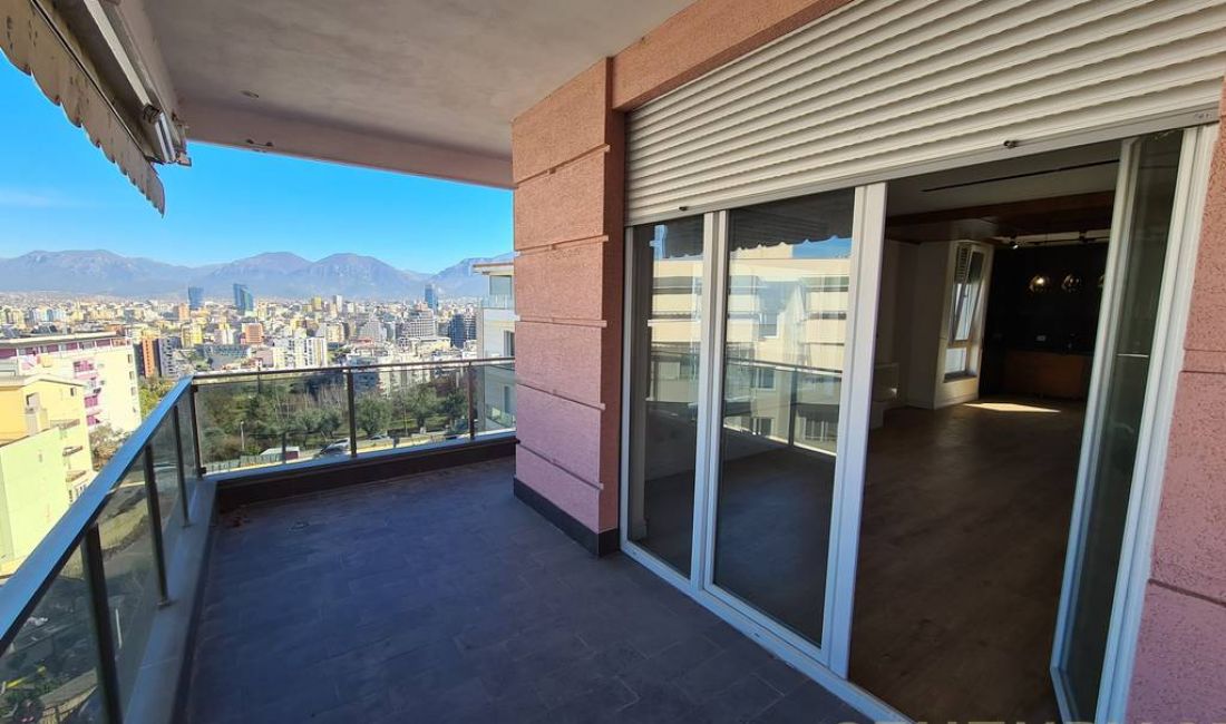 Appartamento in affitto a Tirana 3+1, SemiArredato