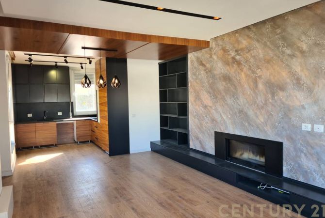 Appartamento in affitto a Tirana 3+1, SemiArredato