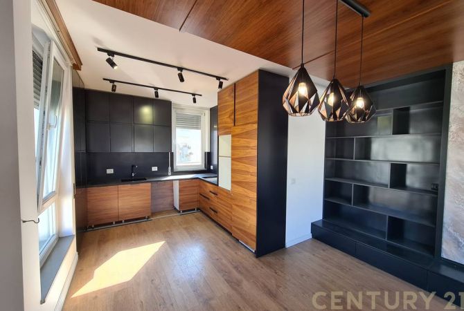 Appartamento in affitto a Tirana 3+1, SemiArredato