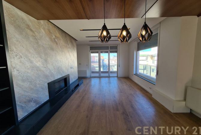 Appartamento in affitto a Tirana 3+1, SemiArredato