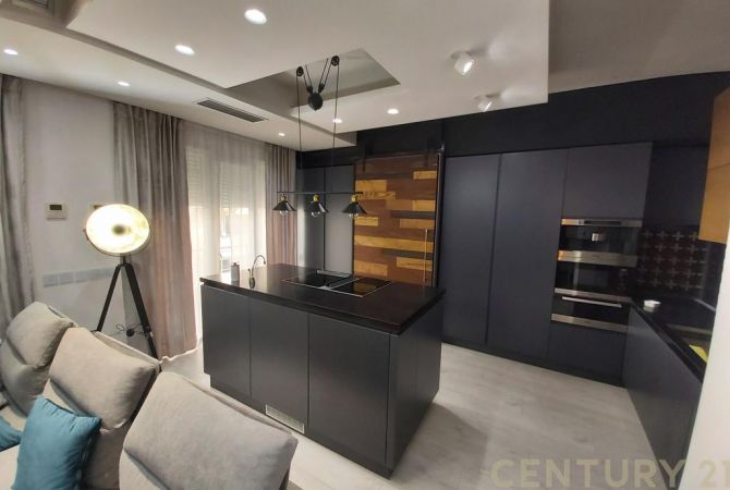 APARTAMENT MODERN PER QIRA PRANE LIQENIT ARTIFICIAL