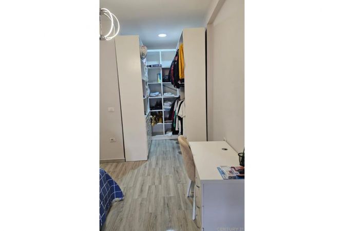 Appartamento in affitto a Tirana 2+1, Arredato