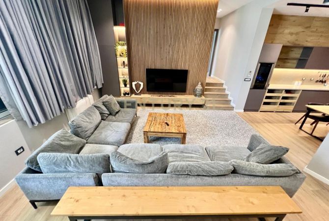 Shtepi ne shitje Apartament ne Tirane, 3+1, Mobilimi E mobiluar, Pagesa 790,000  Euro.