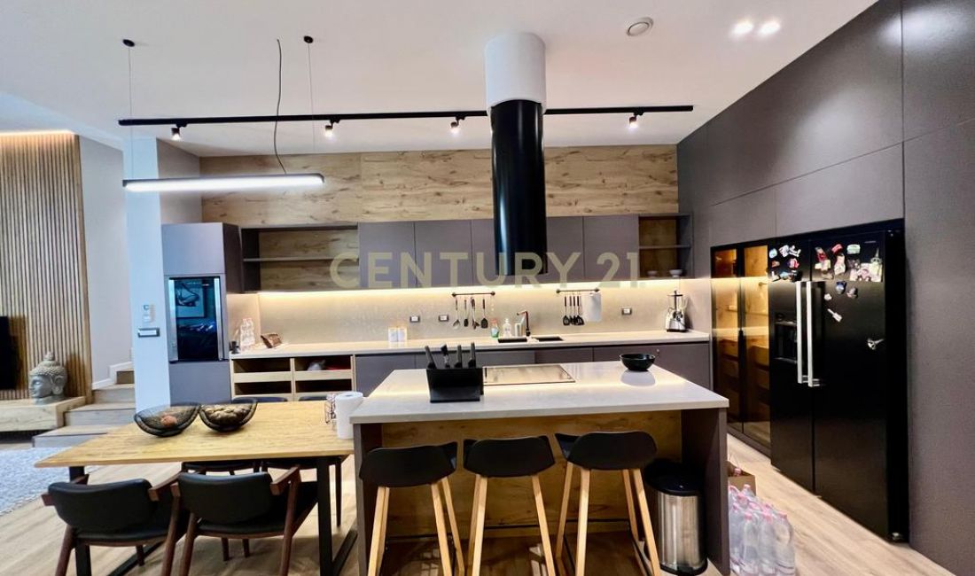 Shtepi ne shitje Apartament ne Tirane, 3+1, Mobilimi E mobiluar, Pagesa 790,000  Euro.