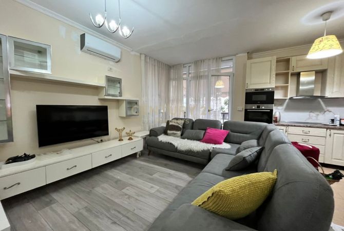 Shtepi ne shitje Apartament ne Tirane, 2+1, Mobilimi E mobiluar, Pagesa 180,000  Euro.