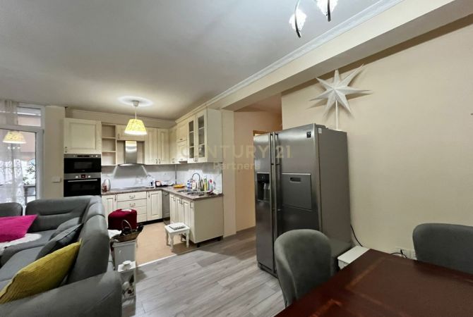 Në shitje, apartament 2+1+2 te Kopshti Botanik, pranë xhamisë së Selitës!