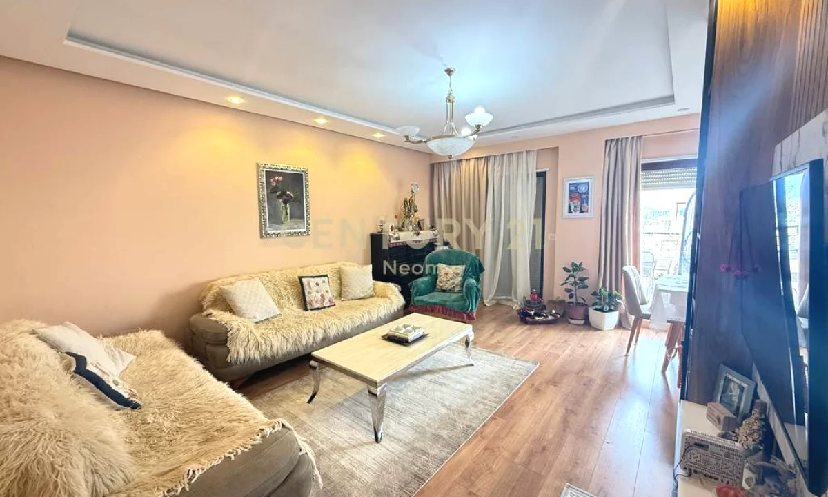 Shtepi ne shitje Apartament ne Tirane, 3+1, Mobilimi E mobiluar, Pagesa 330,000  Euro.