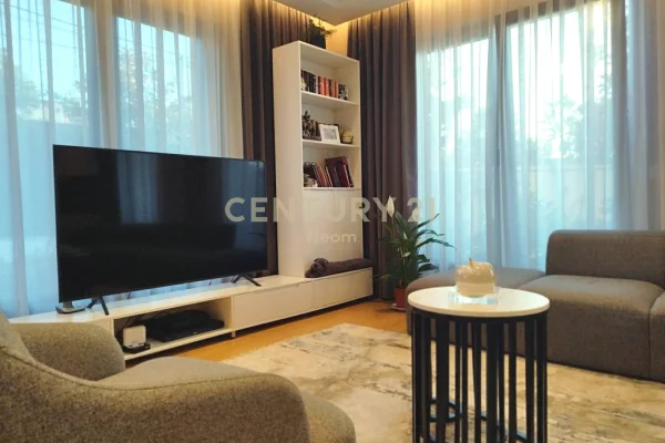 Shtepi ne shitje Vila Luksoze ne Tirane, 6+1, Mobilimi E mobiluar, Pagesa 800,000  Euro.