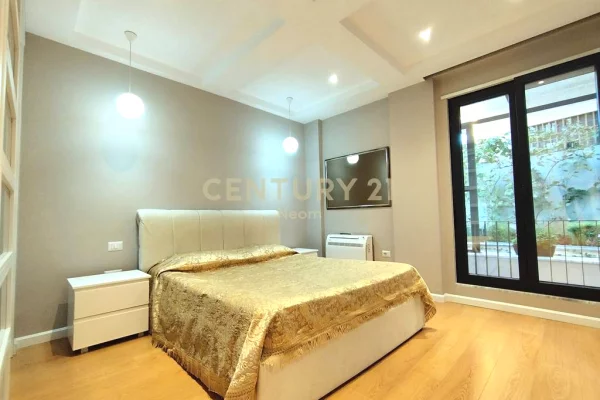 Shtepi ne shitje Vila Luksoze ne Tirane, 6+1, Mobilimi E mobiluar, Pagesa 800,000  Euro.